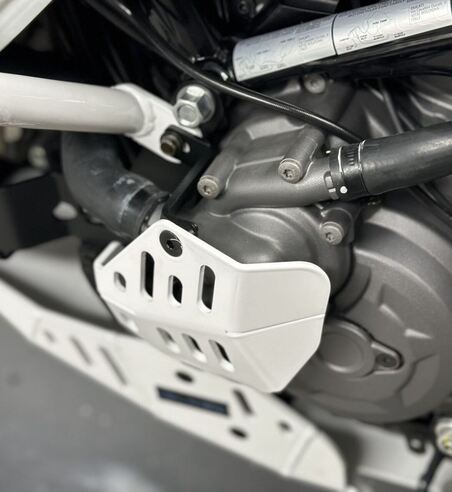 Protector de Bomba de Agua Outback Motortek para Ducati Desert X